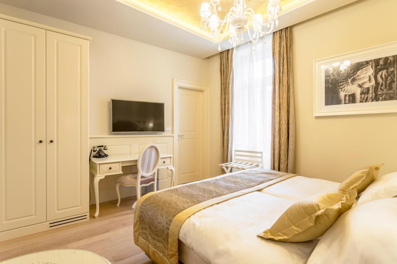 Royal Piazza Hotel Split Bagian luar foto
